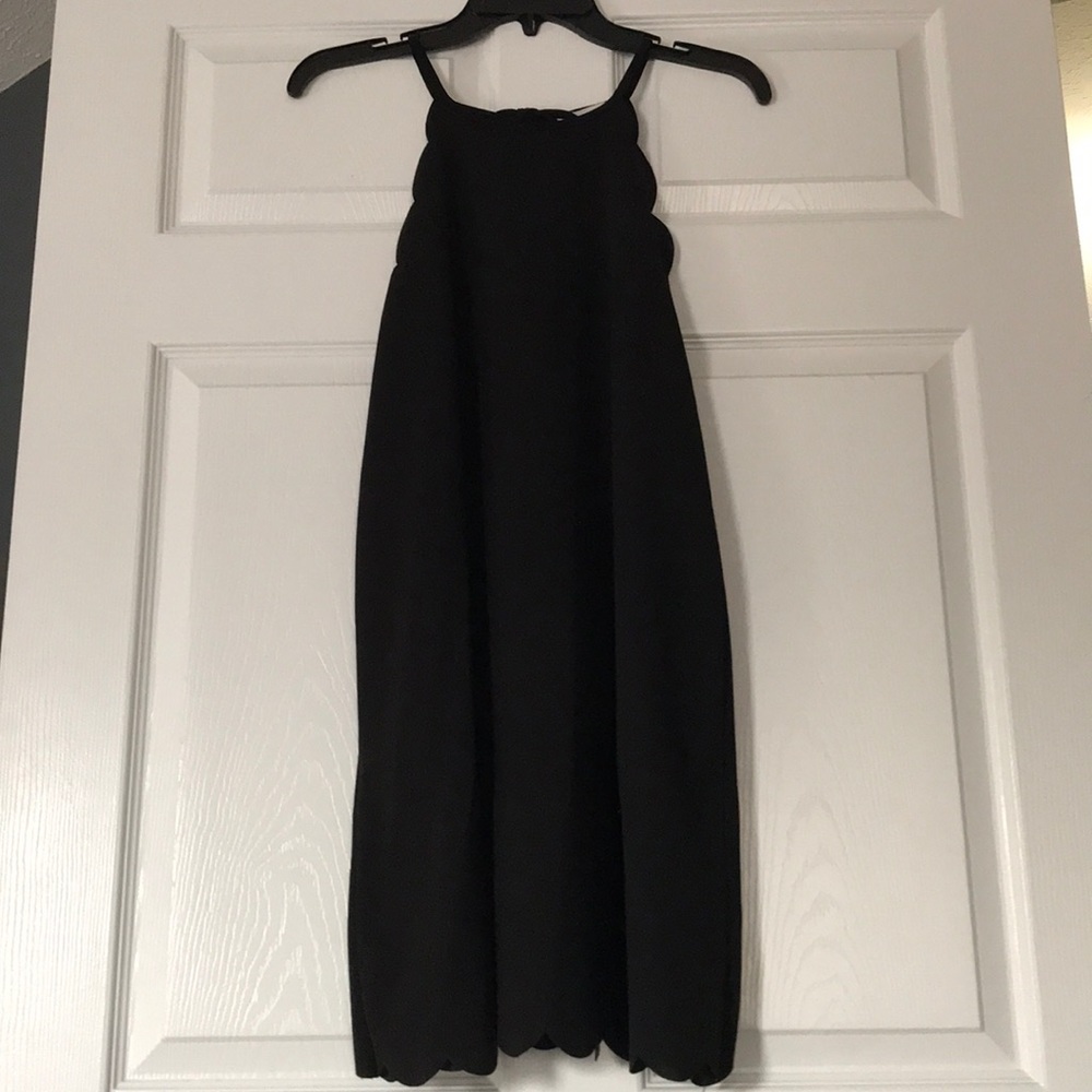🖤 LIKE NEW LBD🖤 scallop trim dress